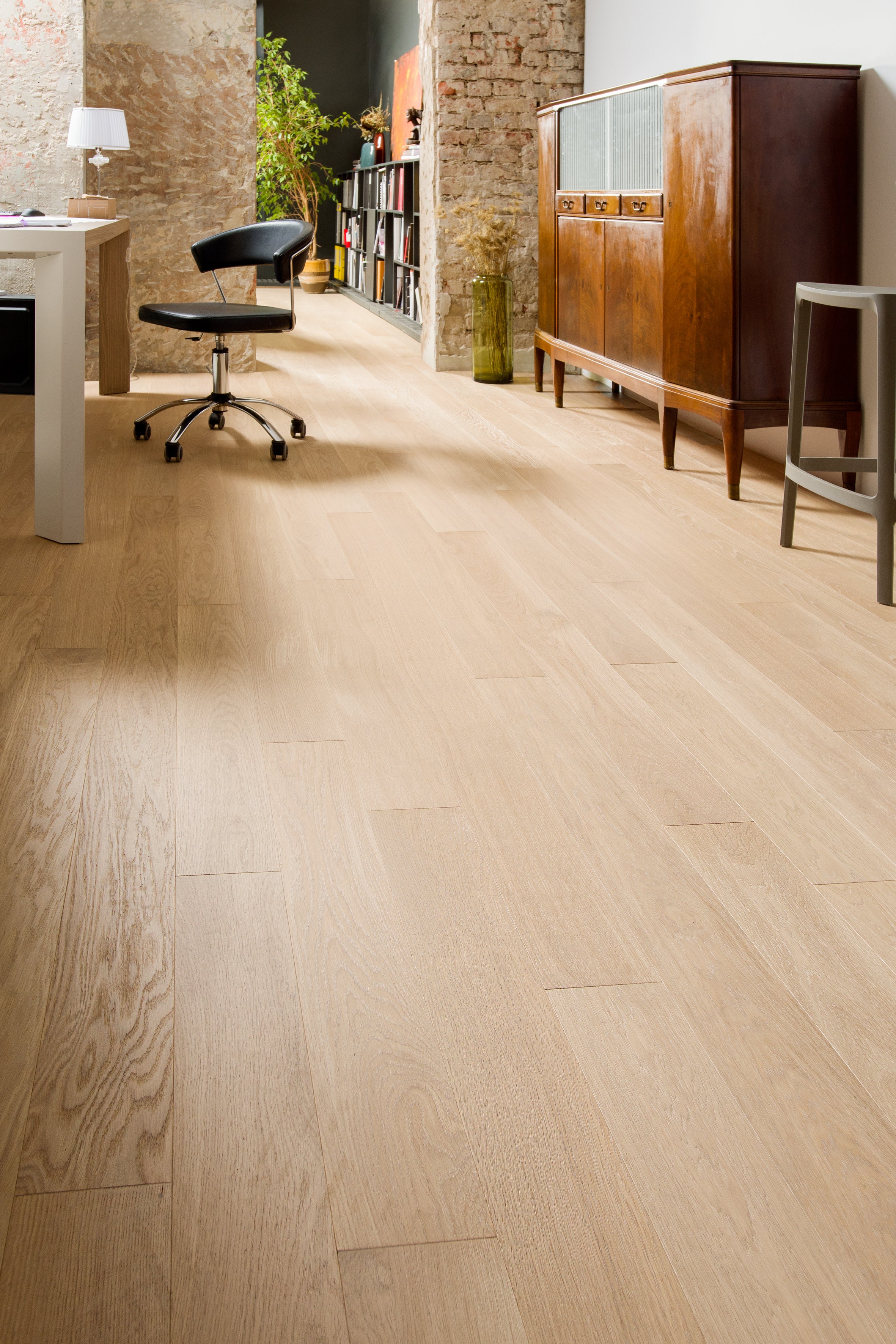 VANILLA BRUSHED AND OILED $12.80/Sqft